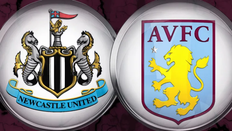 Cầu thủ Newcastle dẫn bóng trước sự áp sát từ cầu thủ Aston Villa