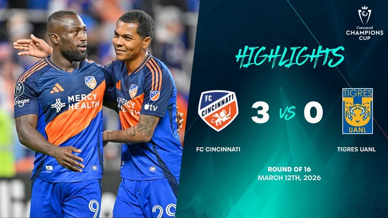 Cầu thủ của Tigres UANL và FC Cincinnati đua tốc độ trên sân Cầu thủ của Tigres UANL và FC Cincinnati đua tốc độ trên sân